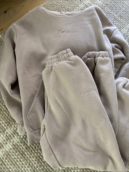 Comfrt Other - Comfrt Set: Women's Jogger Sweatpants + Hoodie in Light Taupe